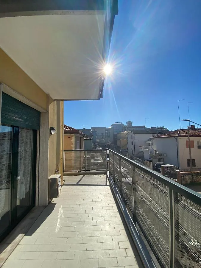RESIDENCE QUITO PIAZZA MAZZINI 150m dal mare e vicino Pista Azzurra Lido di Jesolo Appartamento