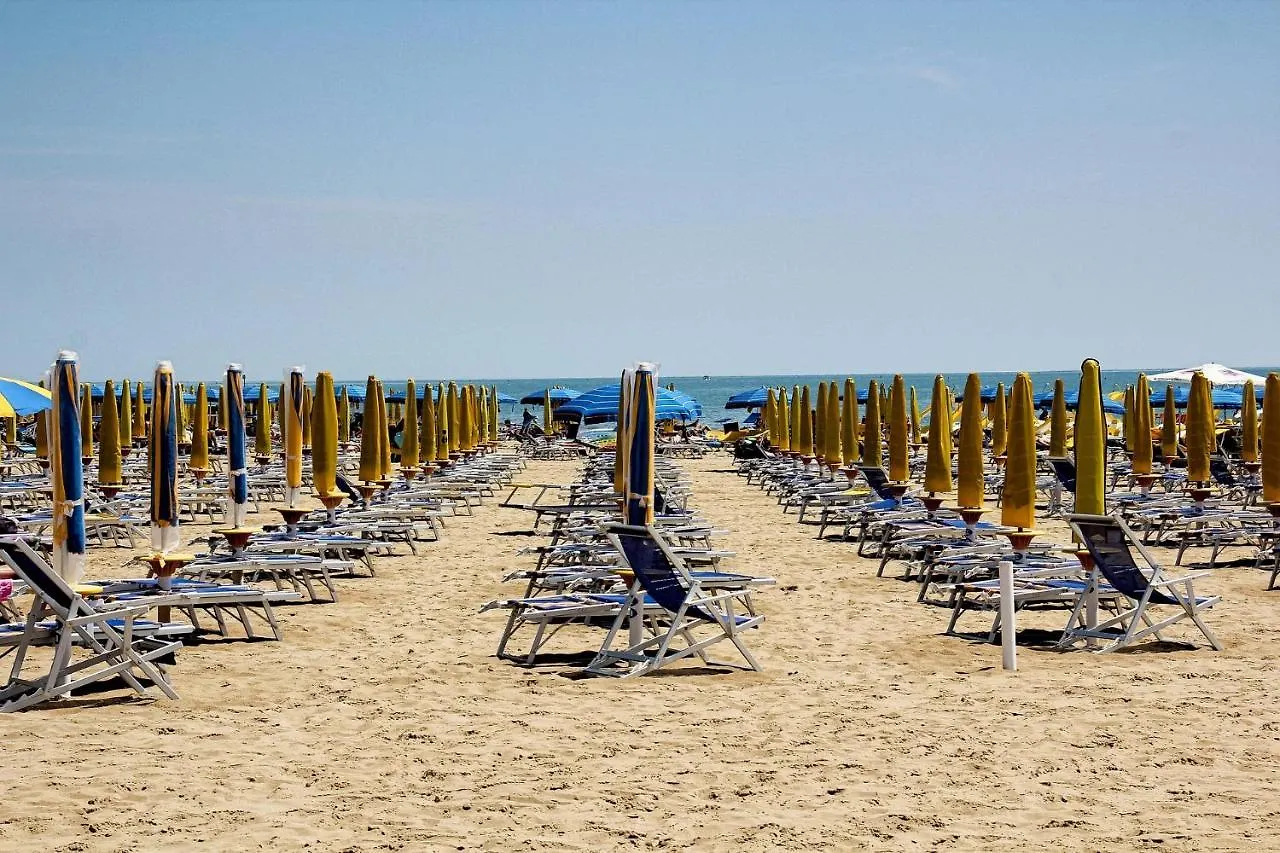 RESIDENCE QUITO PIAZZA MAZZINI 150m dal mare e vicino Pista Azzurra Lido di Jesolo 0*,  Italia